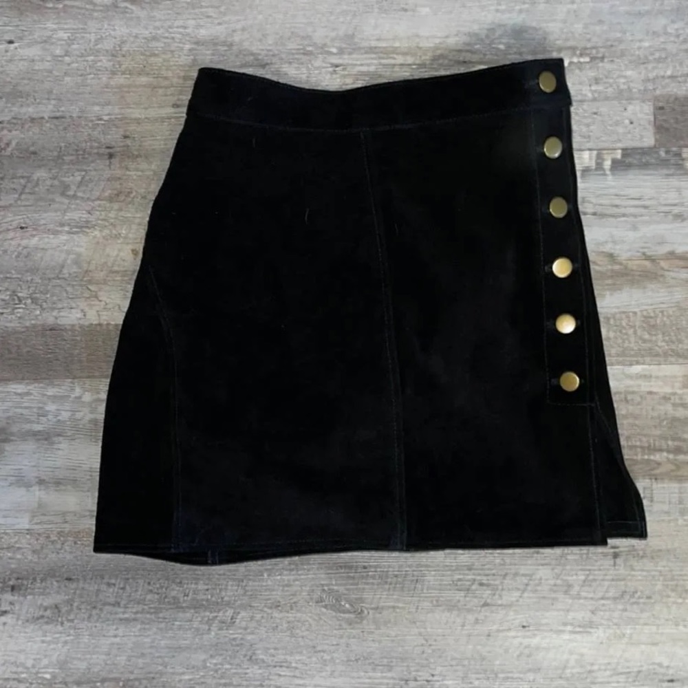 Understated Leather, Born in Texas, black mini skirt size small
